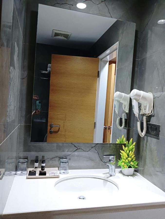 Hotel Suba Elite Vadodara Buitenkant foto