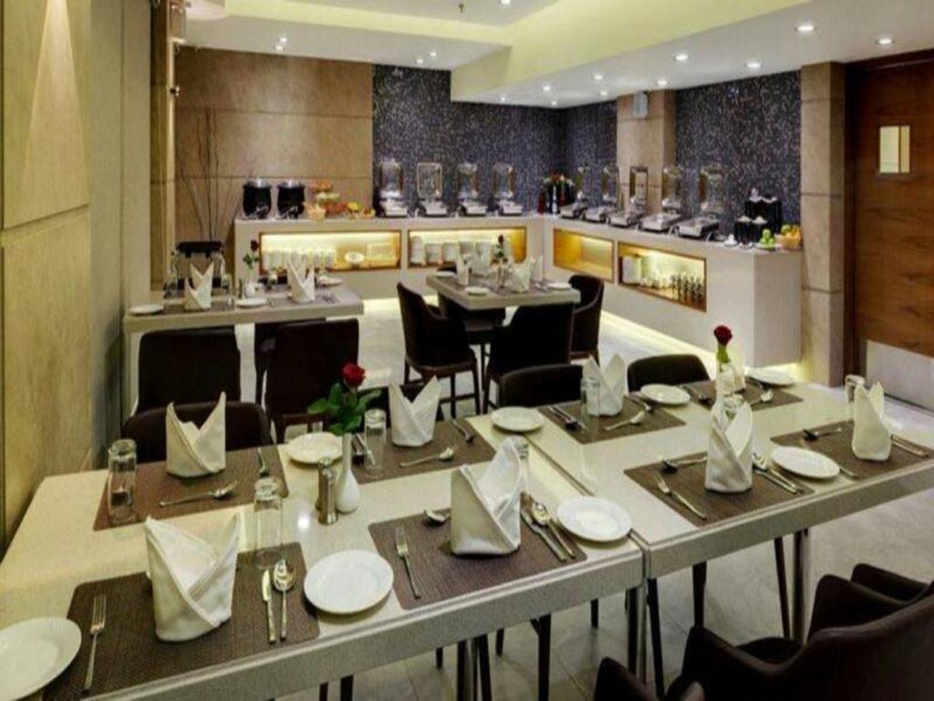 Hotel Suba Elite Vadodara Buitenkant foto