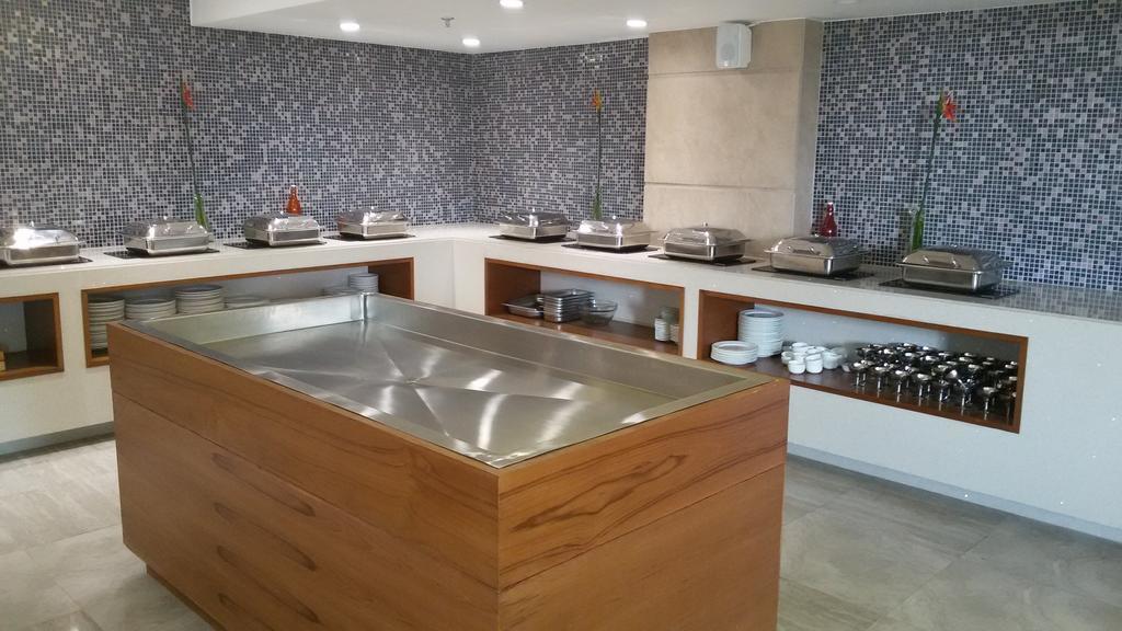 Hotel Suba Elite Vadodara Buitenkant foto