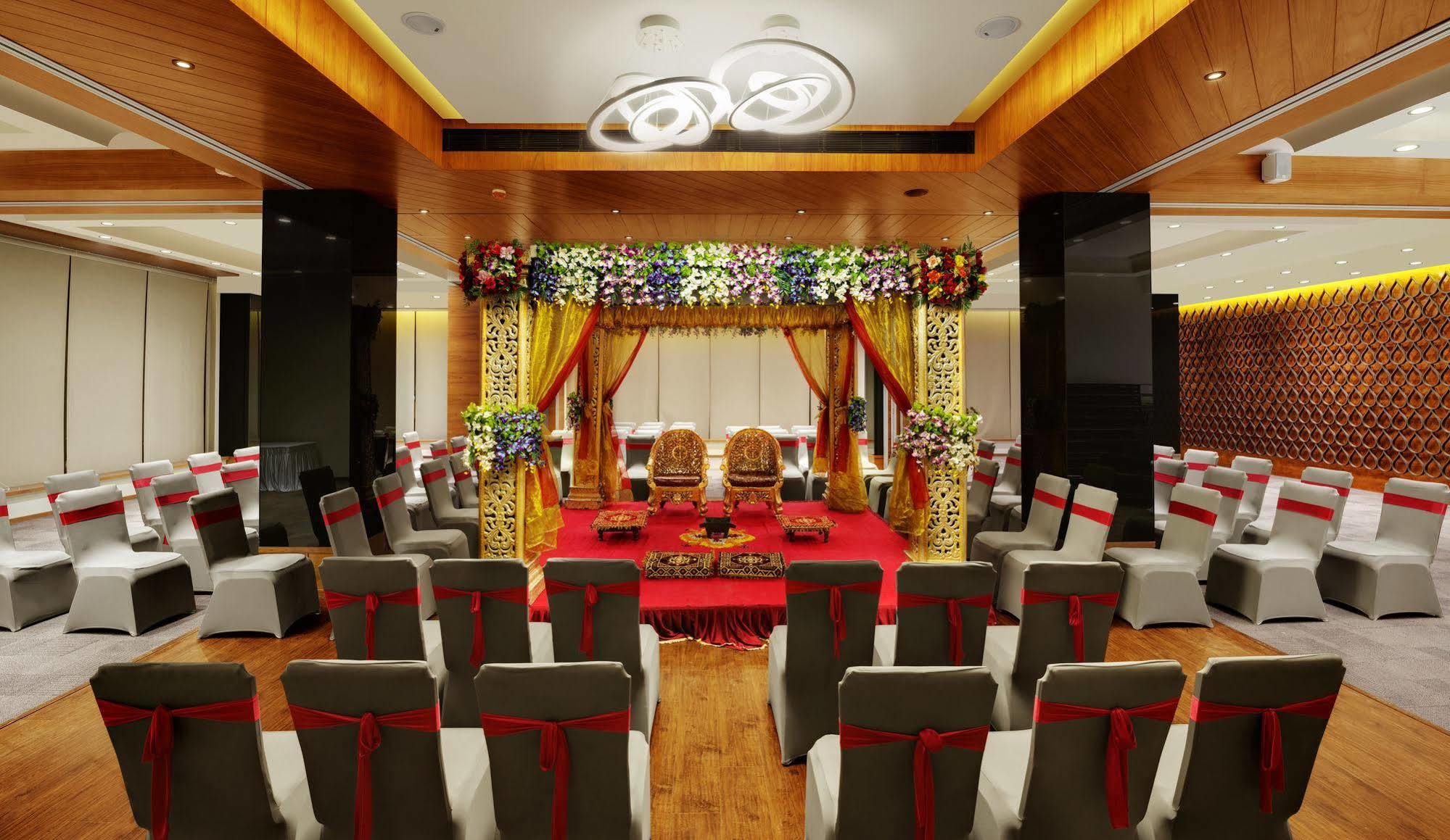Hotel Suba Elite Vadodara Buitenkant foto
